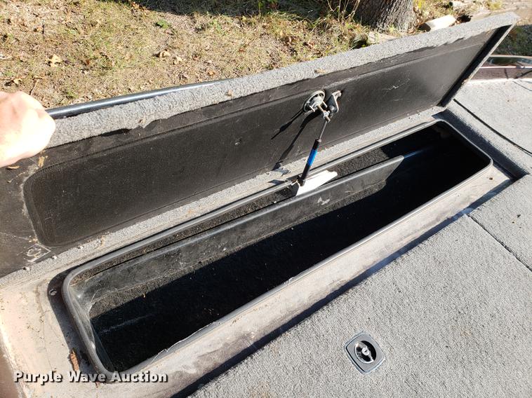 image for item EF9864 1992 Gambler boat