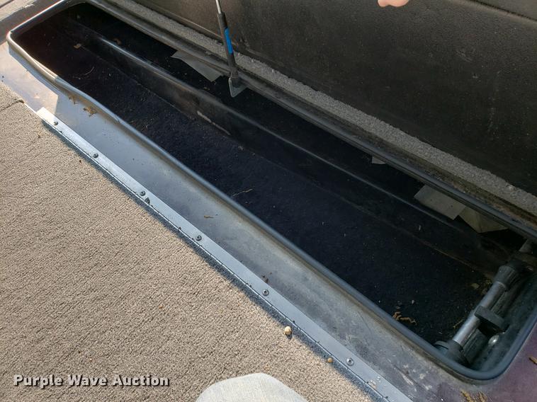 image for item EF9864 1992 Gambler boat