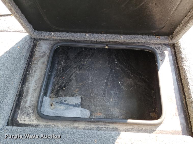 image for item EF9864 1992 Gambler boat