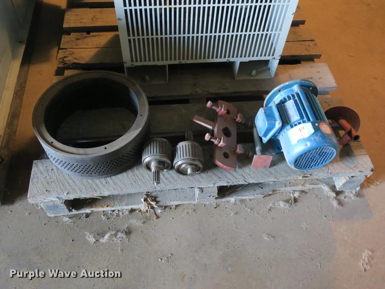 image for item EO9354 Henan Double Elephants Co 9CK-1500 roller and ring die pellet mill