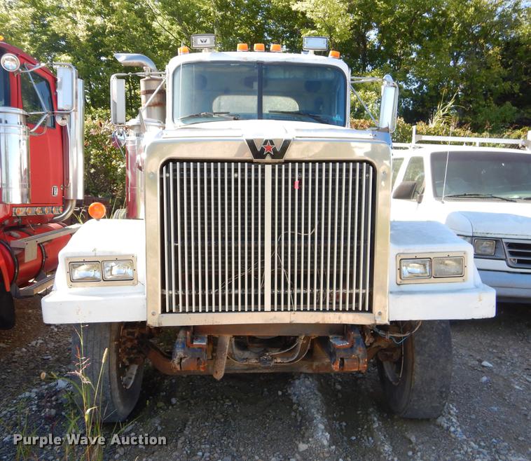 image for item EO9576 1995 Western Star 4964F truck cab and chassis