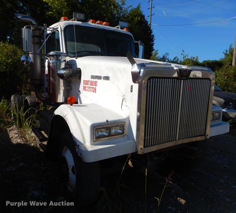 image for item EO9576 1995 Western Star 4964F truck cab and chassis