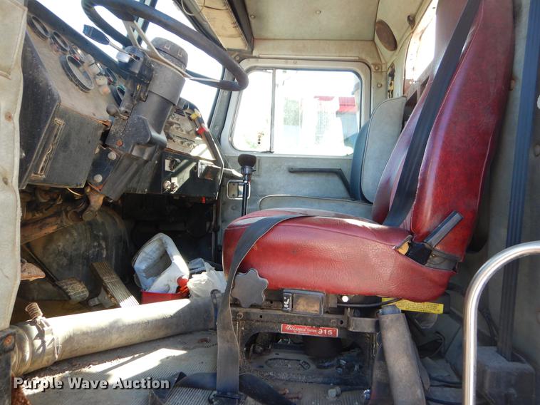 image for item EO9576 1995 Western Star 4964F truck cab and chassis