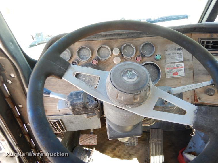 image for item EO9576 1995 Western Star 4964F truck cab and chassis