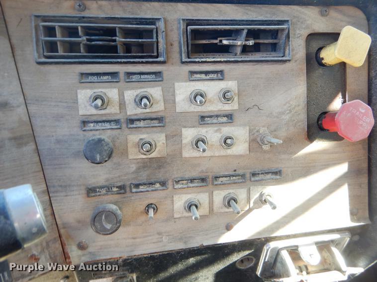 image for item EO9576 1995 Western Star 4964F truck cab and chassis