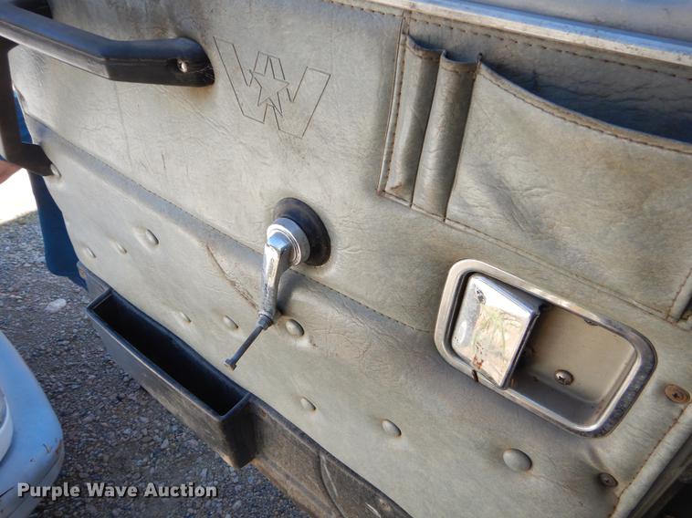 image for item EO9576 1995 Western Star 4964F truck cab and chassis
