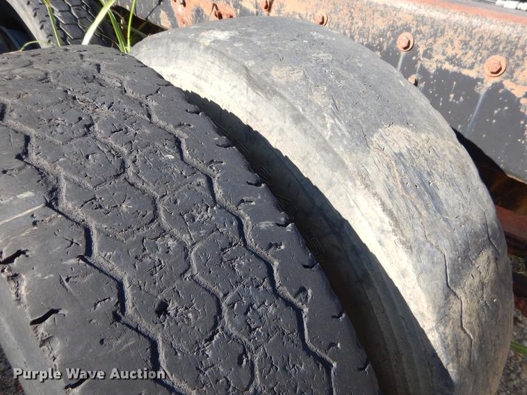 image for item EO9576 1995 Western Star 4964F truck cab and chassis