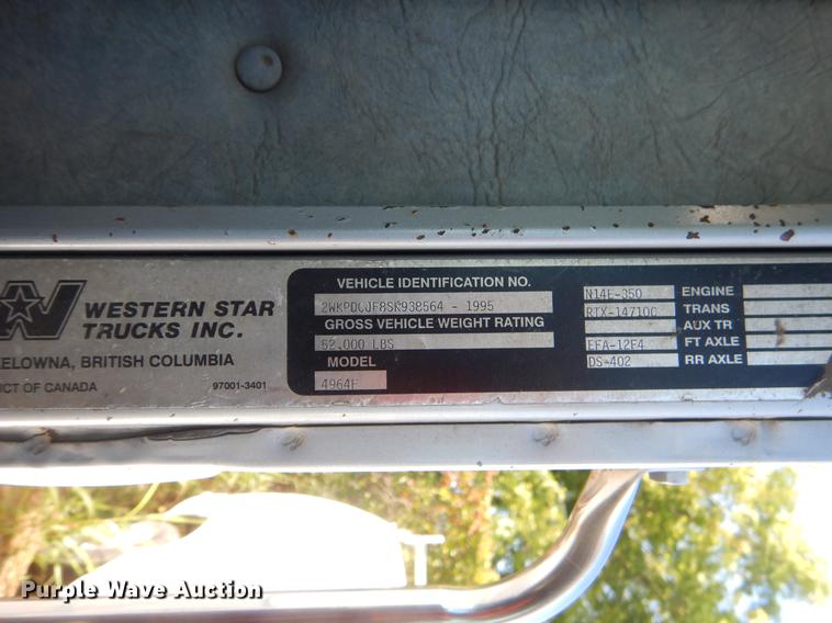 image for item EO9576 1995 Western Star 4964F truck cab and chassis