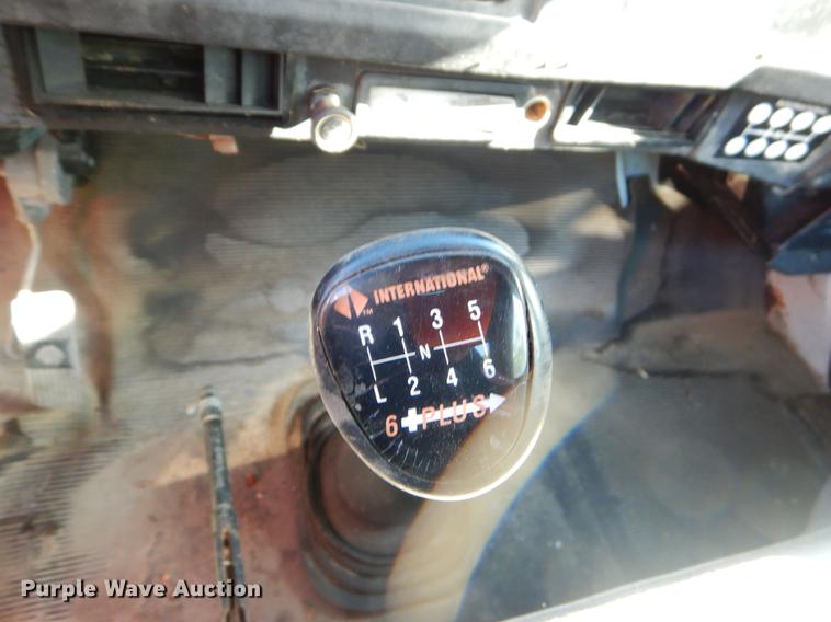 image for item EO9577 1999 International 4700 truck cab and chassis