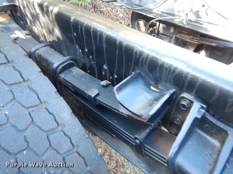 image for item EO9577 1999 International 4700 truck cab and chassis