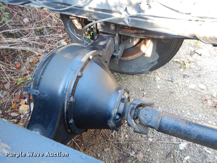 image for item EO9577 1999 International 4700 truck cab and chassis