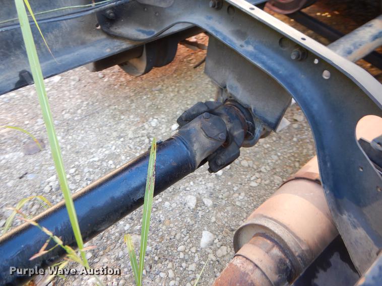 image for item EO9577 1999 International 4700 truck cab and chassis