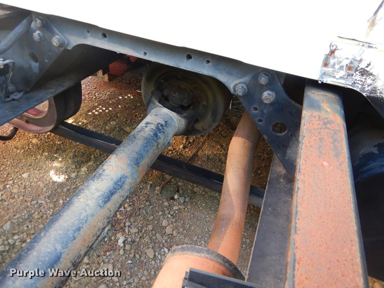 image for item EO9577 1999 International 4700 truck cab and chassis