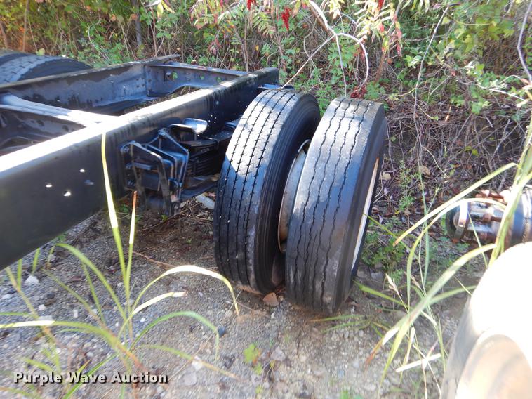 image for item EO9577 1999 International 4700 truck cab and chassis