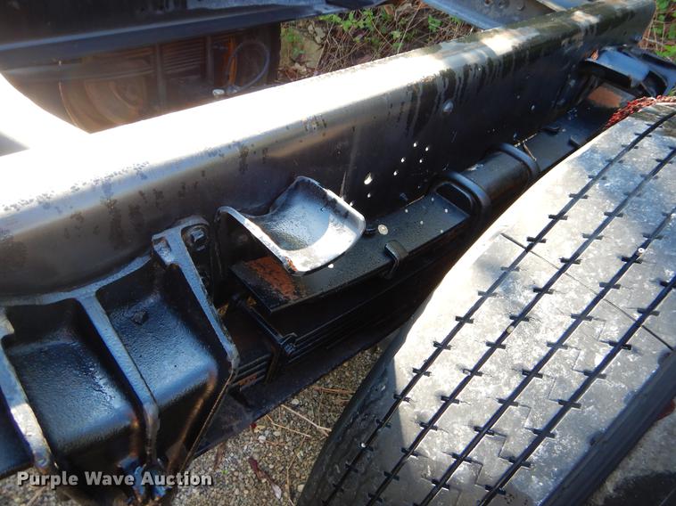 image for item EO9577 1999 International 4700 truck cab and chassis