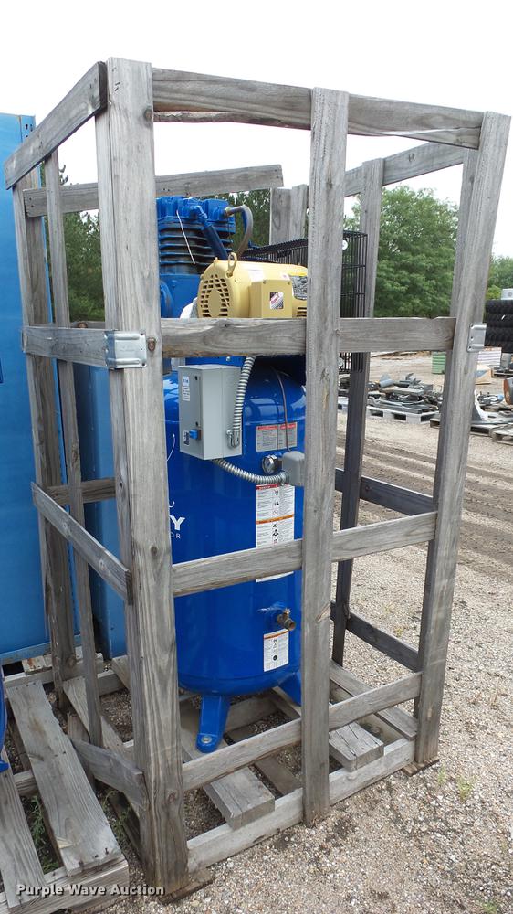 image for item FE9052 Quincy QT7.5 air compressor