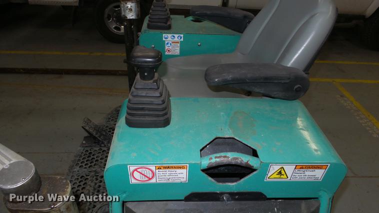 image for item FE9179 2012 Whiteman HHXD5 power trowel