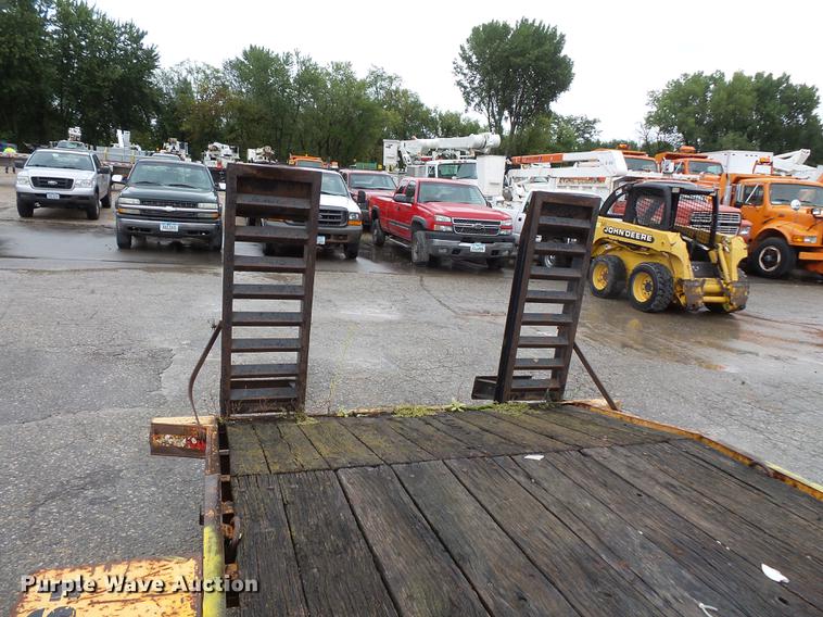 image for item FT9828 1999 Redi Haul utility trailer