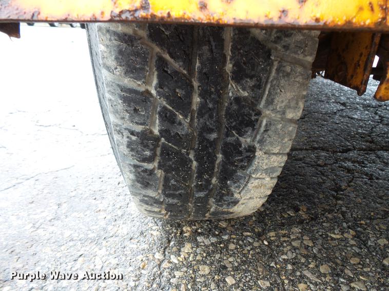 image for item FT9828 1999 Redi Haul utility trailer