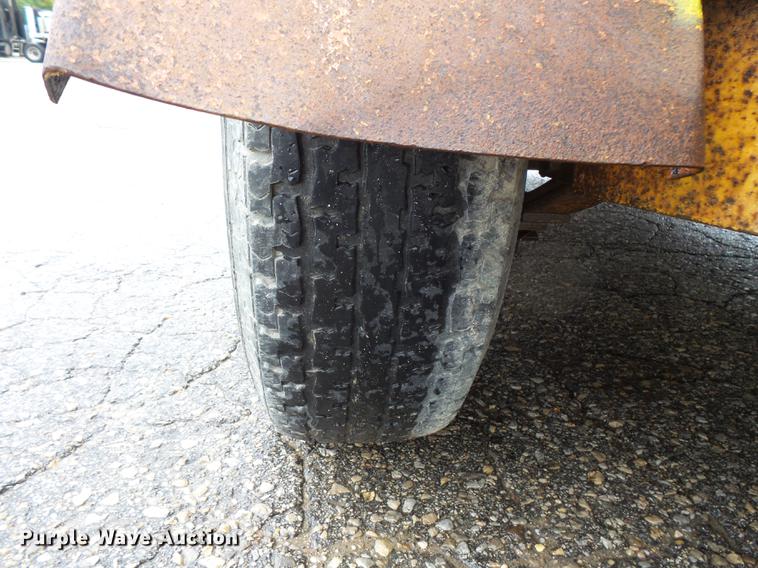 image for item FT9828 1999 Redi Haul utility trailer