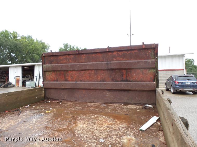 image for item FT9829 1972 Jyke dump trailer