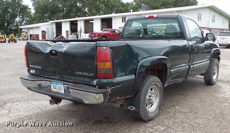 image for item FT9835 2001 Chevrolet Silverado 2500 pickup truck