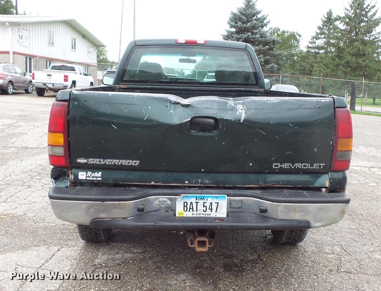 image for item FT9835 2001 Chevrolet Silverado 2500 pickup truck