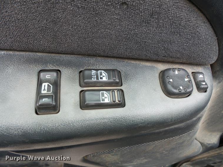 image for item FT9835 2001 Chevrolet Silverado 2500 pickup truck