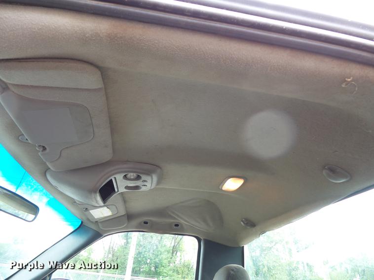 image for item FT9835 2001 Chevrolet Silverado 2500 pickup truck