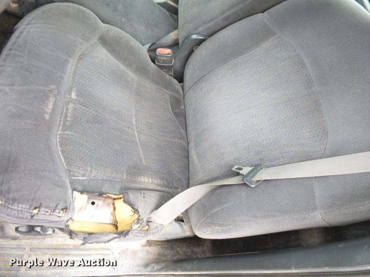 image for item FT9835 2001 Chevrolet Silverado 2500 pickup truck