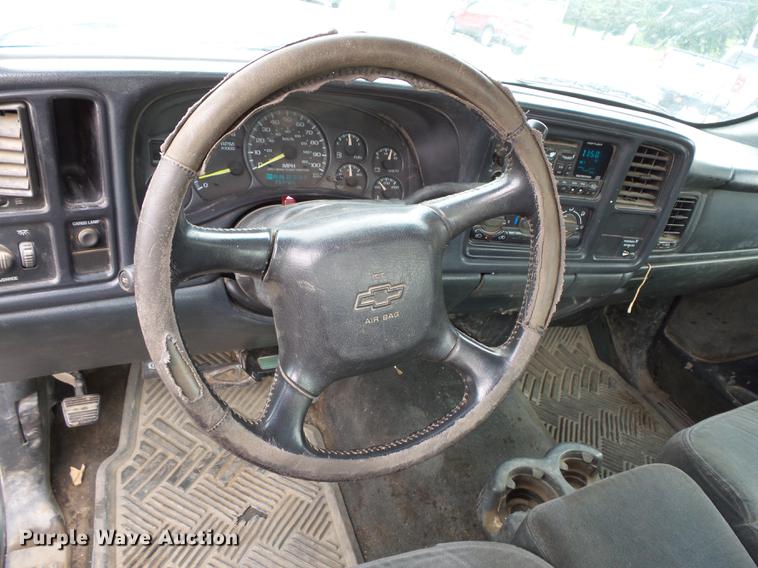 image for item FT9835 2001 Chevrolet Silverado 2500 pickup truck