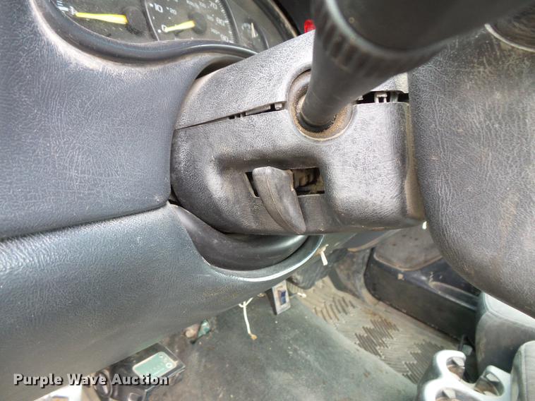 image for item FT9835 2001 Chevrolet Silverado 2500 pickup truck