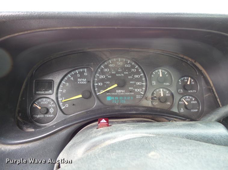 image for item FT9835 2001 Chevrolet Silverado 2500 pickup truck