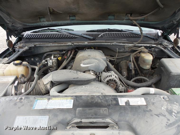 image for item FT9835 2001 Chevrolet Silverado 2500 pickup truck