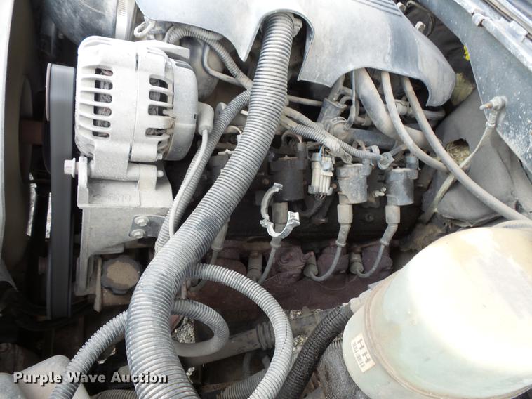 image for item FT9835 2001 Chevrolet Silverado 2500 pickup truck