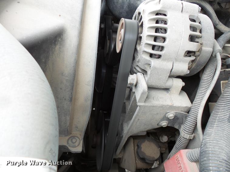 image for item FT9835 2001 Chevrolet Silverado 2500 pickup truck