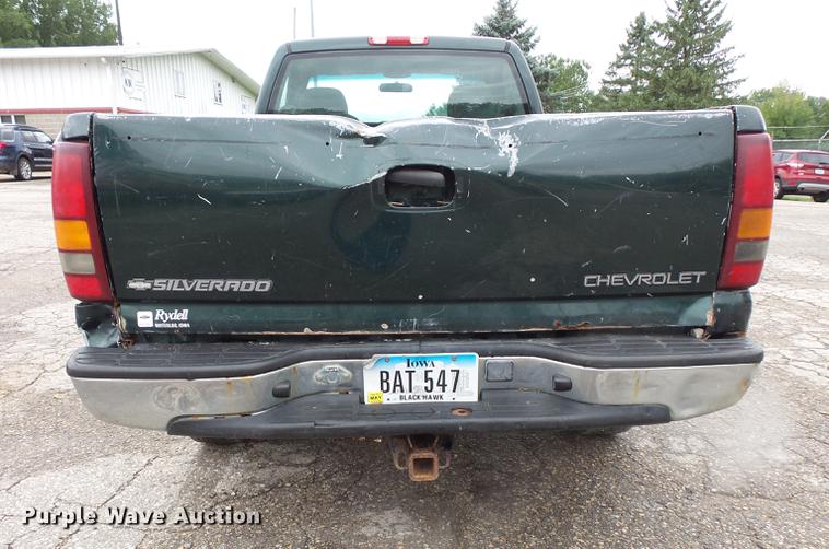 image for item FT9835 2001 Chevrolet Silverado 2500 pickup truck