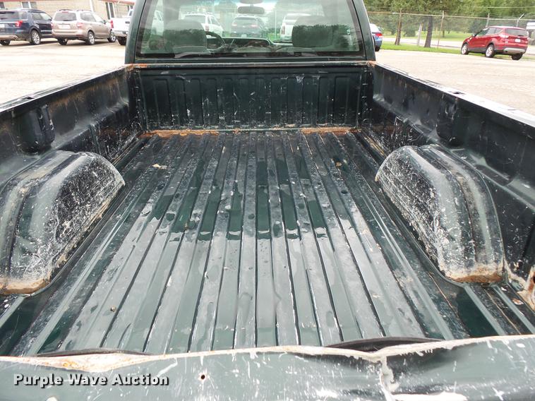 image for item FT9835 2001 Chevrolet Silverado 2500 pickup truck