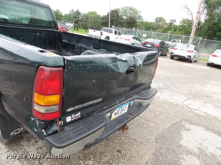 image for item FT9835 2001 Chevrolet Silverado 2500 pickup truck