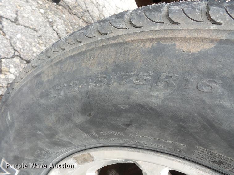 image for item FT9835 2001 Chevrolet Silverado 2500 pickup truck