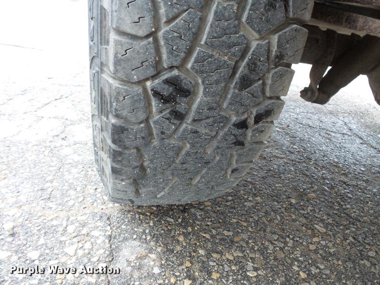 image for item FT9835 2001 Chevrolet Silverado 2500 pickup truck