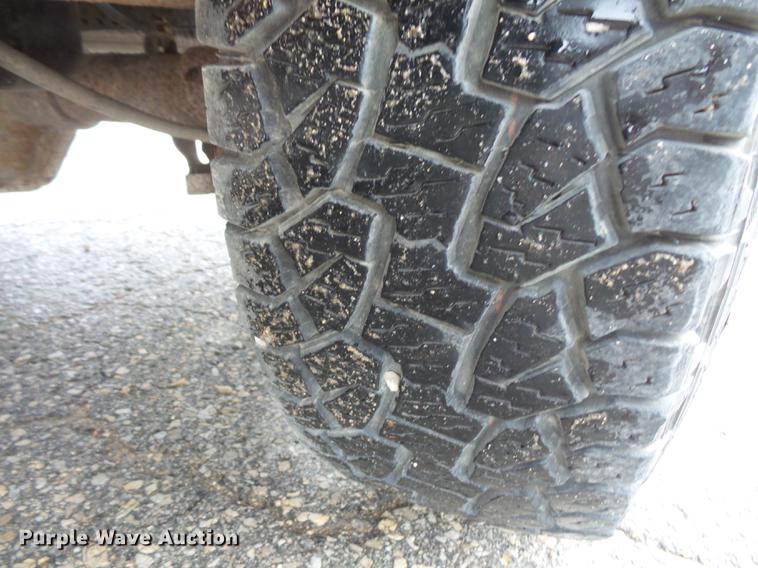 image for item FT9835 2001 Chevrolet Silverado 2500 pickup truck