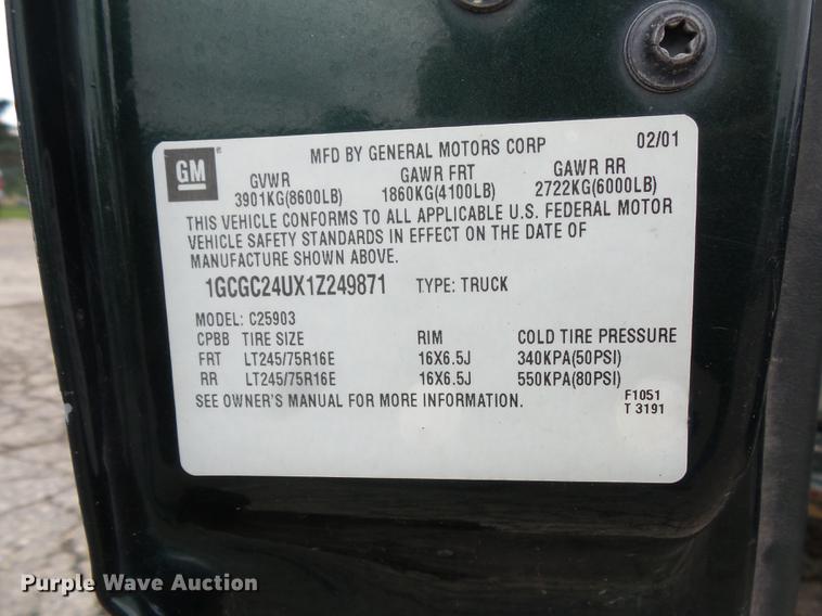 image for item FT9835 2001 Chevrolet Silverado 2500 pickup truck