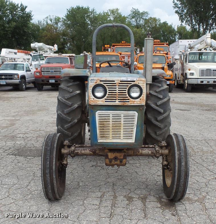 image for item FT9838 Long 460 tractor