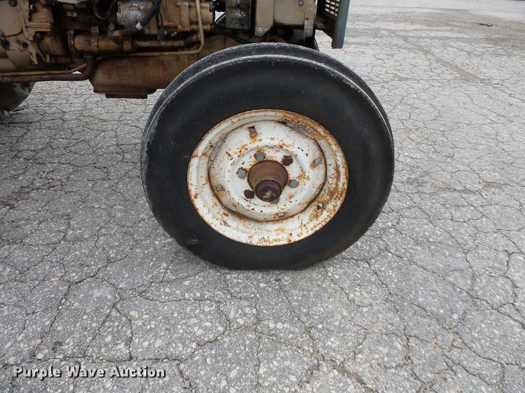 image for item FT9838 Long 460 tractor