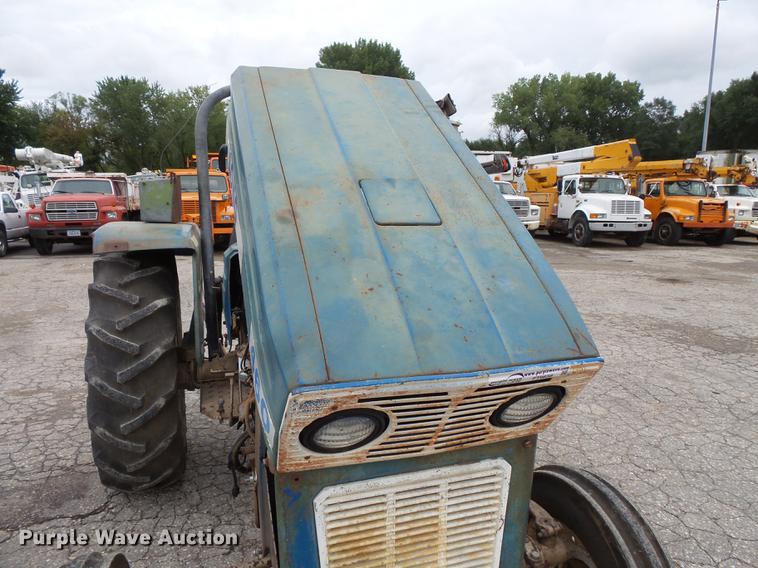Long 460 tractor in Cedar Falls, IA Item FT9838 sold Purple Wave