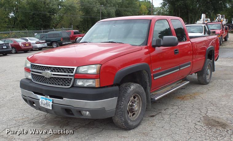 image for item FT9839 2005 Chevrolet Silverado 2500 Ext. Cab pickup truck