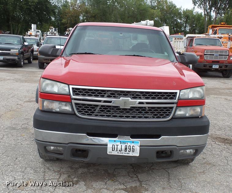 image for item FT9839 2005 Chevrolet Silverado 2500 Ext. Cab pickup truck