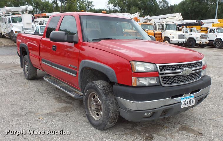 image for item FT9839 2005 Chevrolet Silverado 2500 Ext. Cab pickup truck