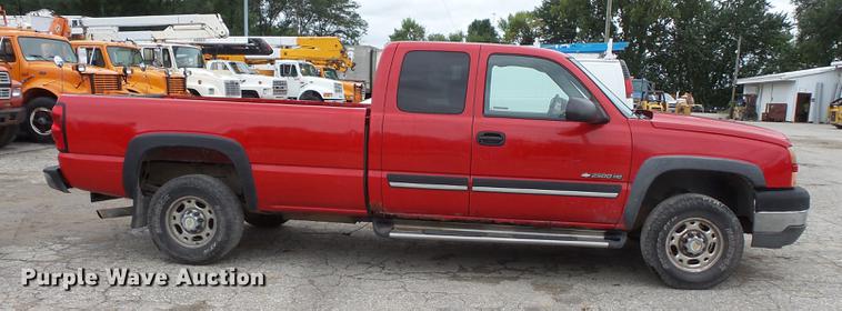 image for item FT9839 2005 Chevrolet Silverado 2500 Ext. Cab pickup truck